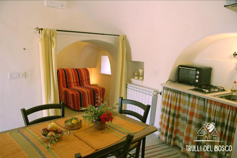 Trulli Del Bosco Bed & Breakfast Алберобело Екстериор снимка