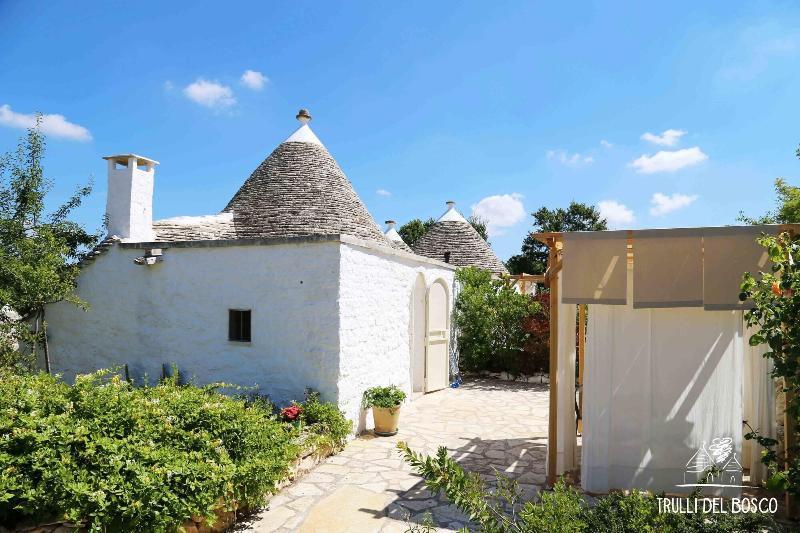 Trulli Del Bosco Bed & Breakfast Алберобело Екстериор снимка